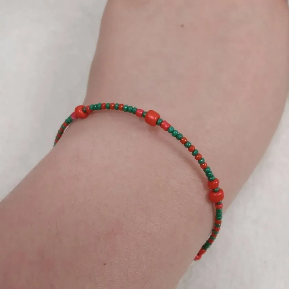 5/$25 CLEARANCE Red and green beaded single coil bracelet memory wire